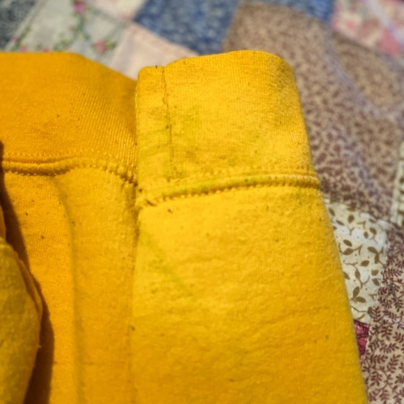 Yellow sweatshirt - Picture 3 of 4